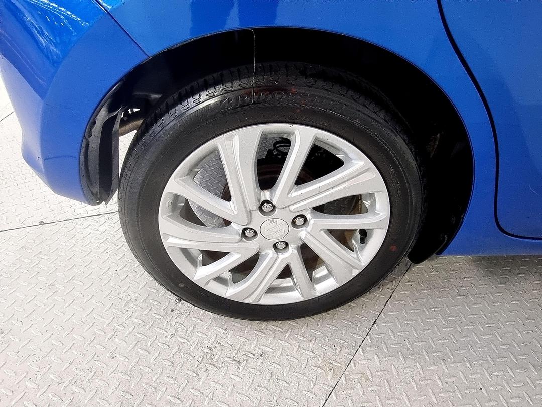 Photo '12' of Suzuki Swift
