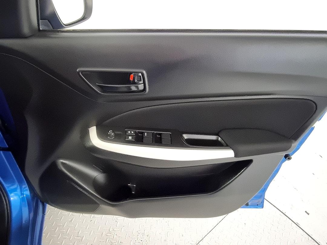 Photo '15' of Suzuki Swift