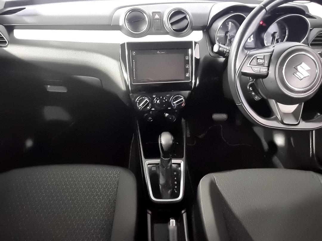 Photo '18' of Suzuki Swift