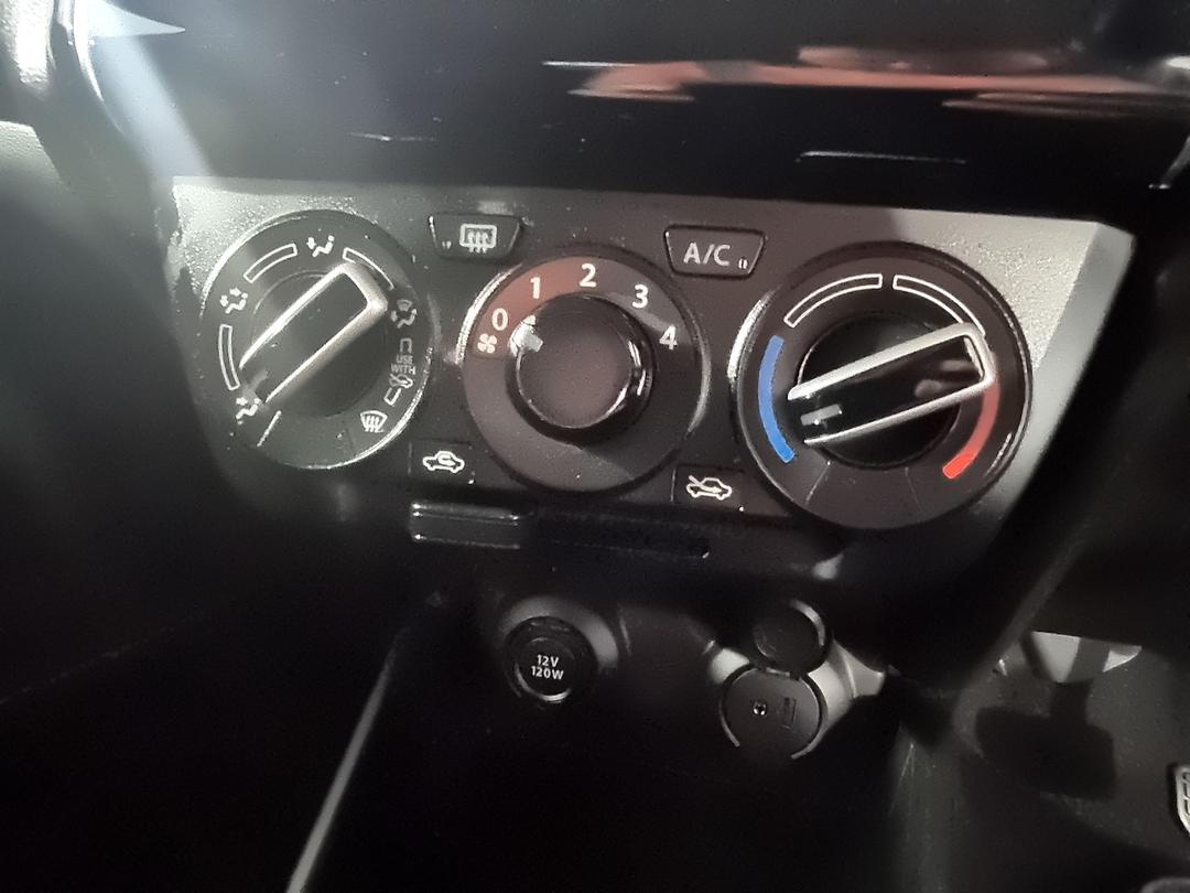 Photo '30' of Suzuki Swift