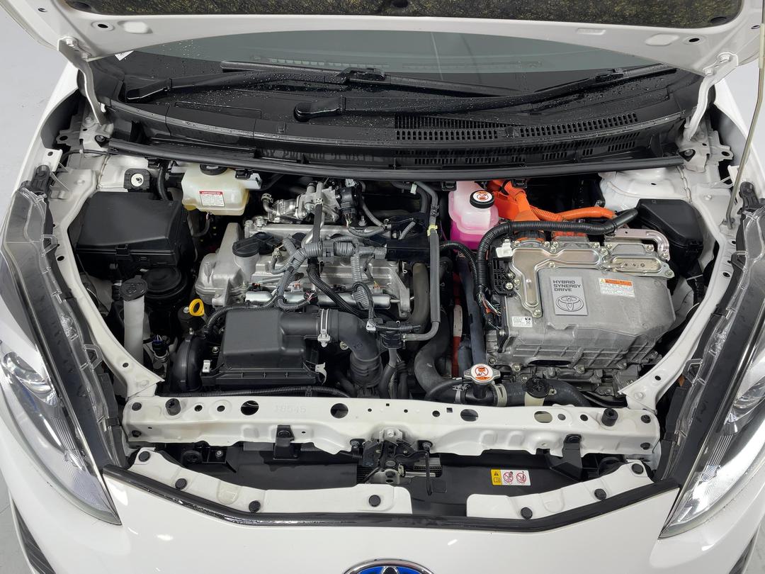 Photo '13' of Toyota Aqua