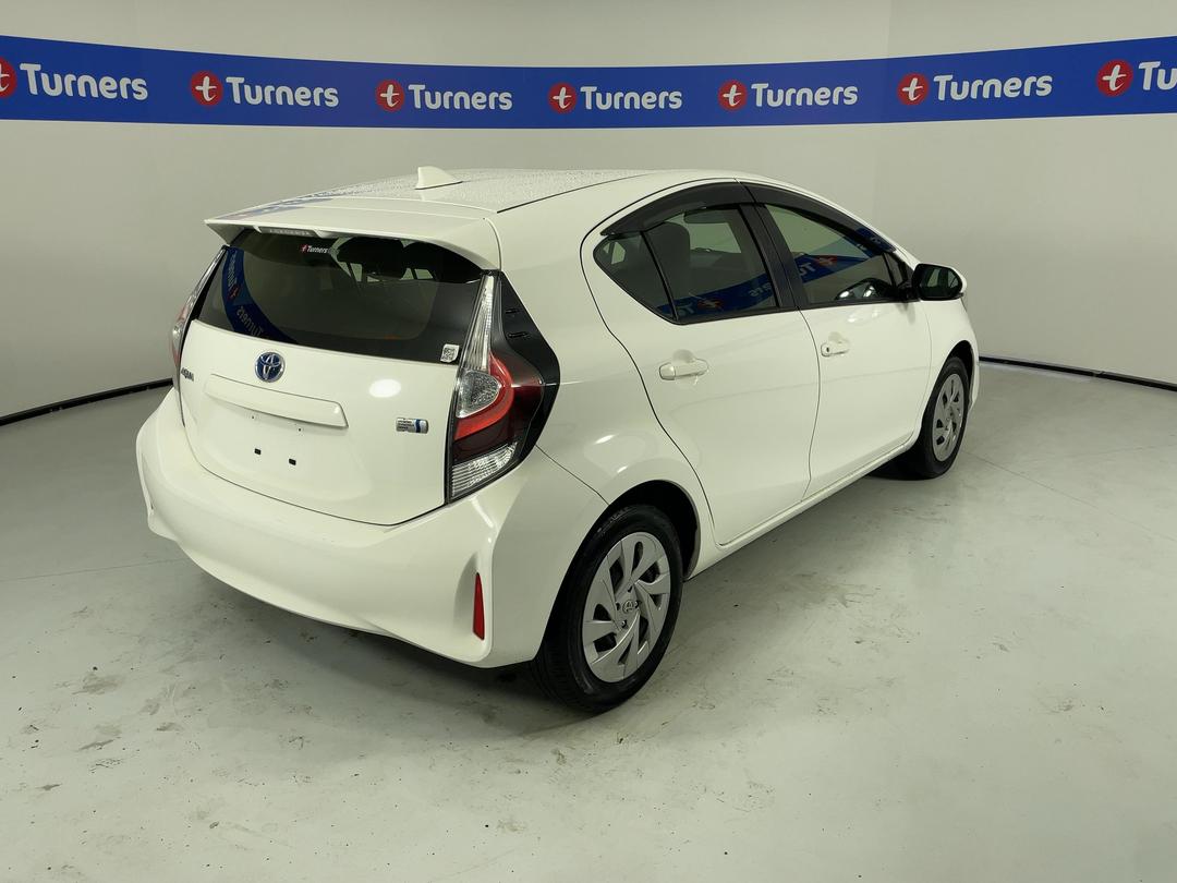 Photo '7' of Toyota Aqua