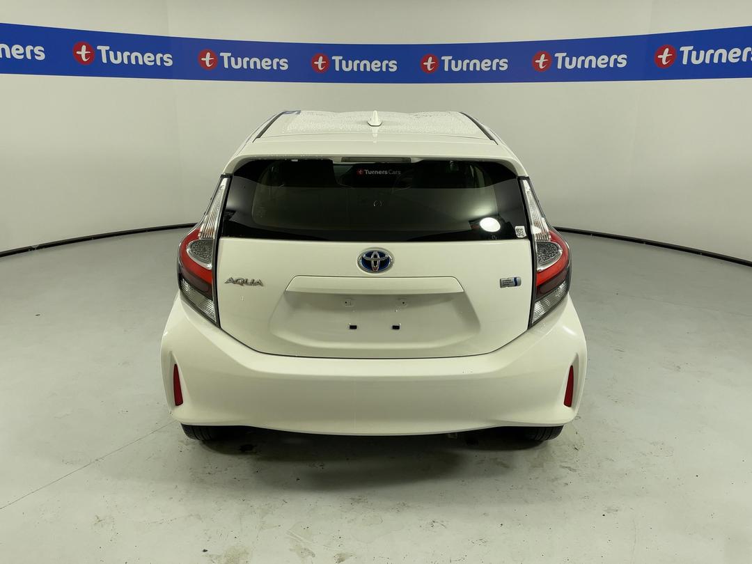 Photo '6' of Toyota Aqua