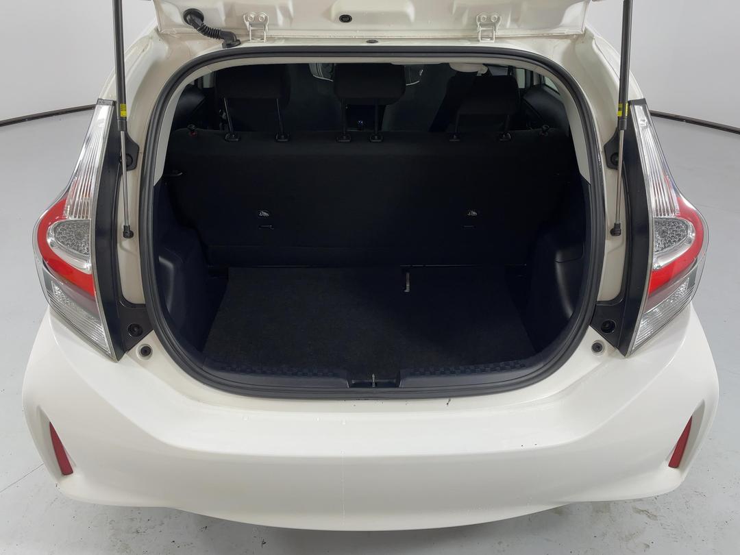Photo '14' of Toyota Aqua