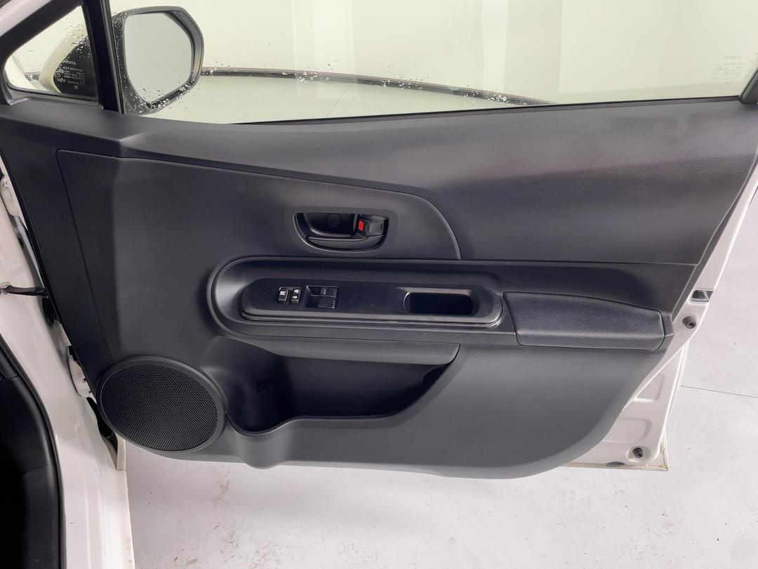 Photo '15' of Toyota Aqua