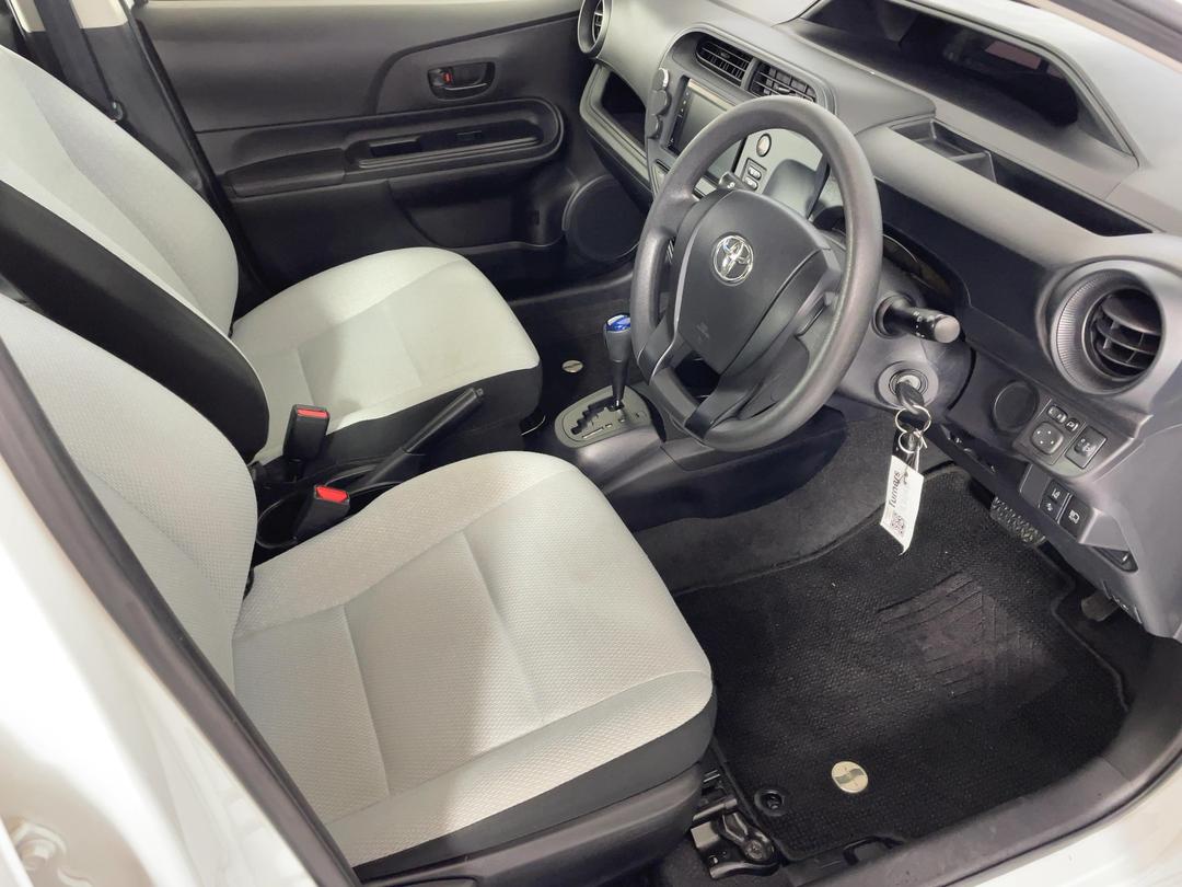 Photo '16' of Toyota Aqua