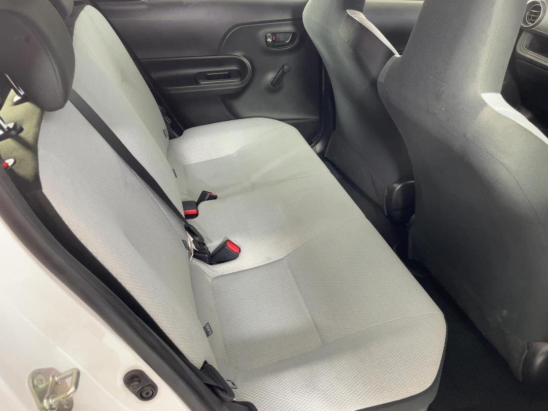 Photo '20' of Toyota Aqua