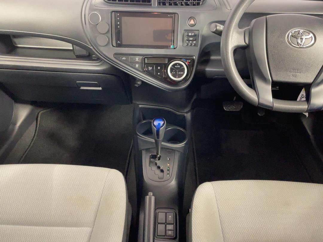 Photo '18' of Toyota Aqua