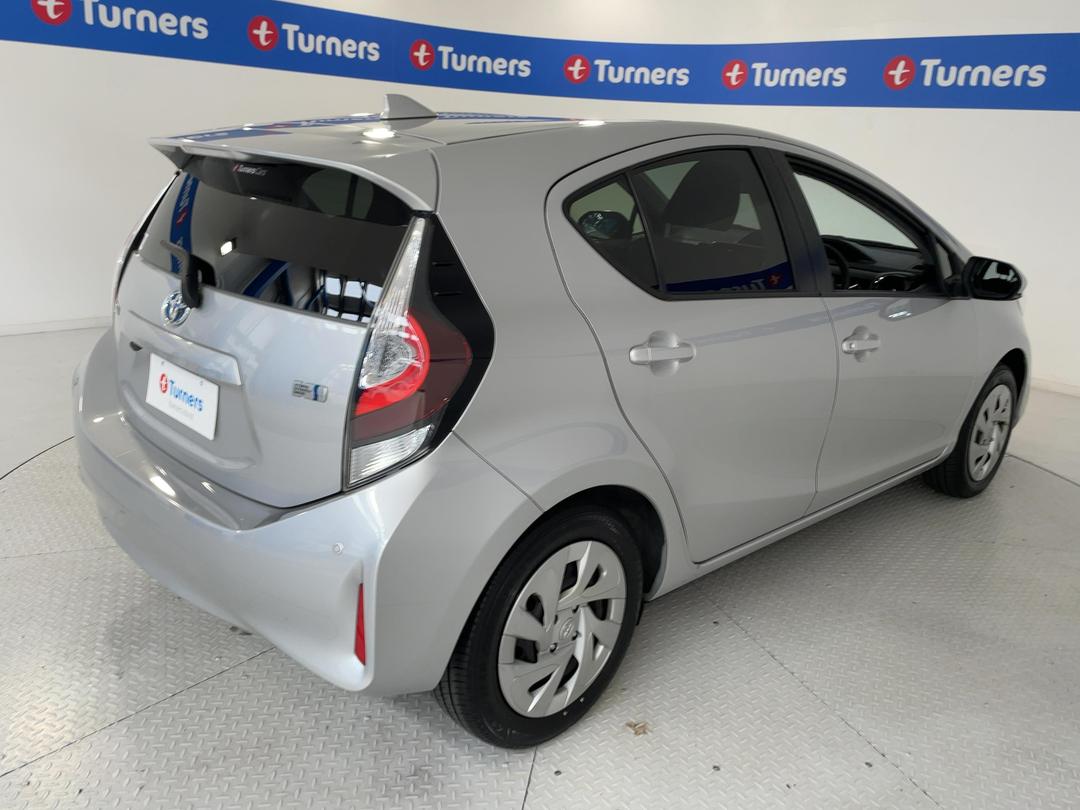 Photo '7' of Toyota Aqua