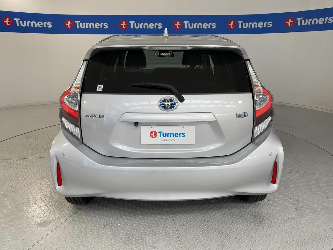 Photo '6' of Toyota Aqua