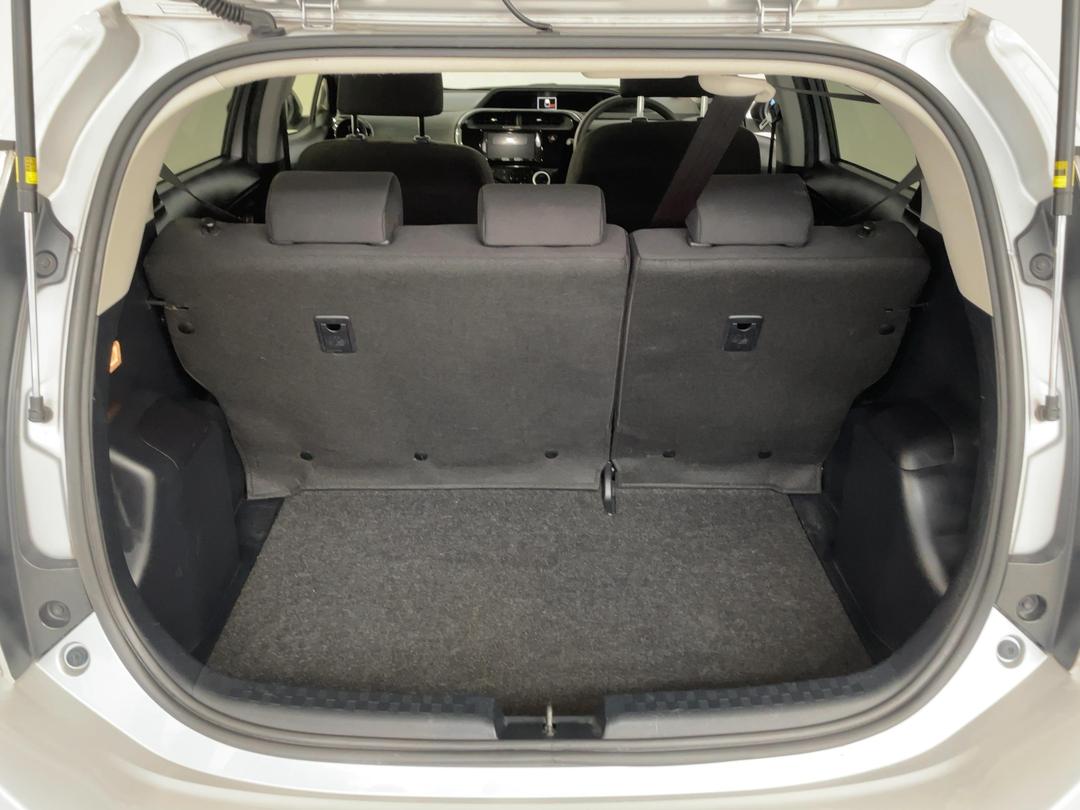 Photo '14' of Toyota Aqua