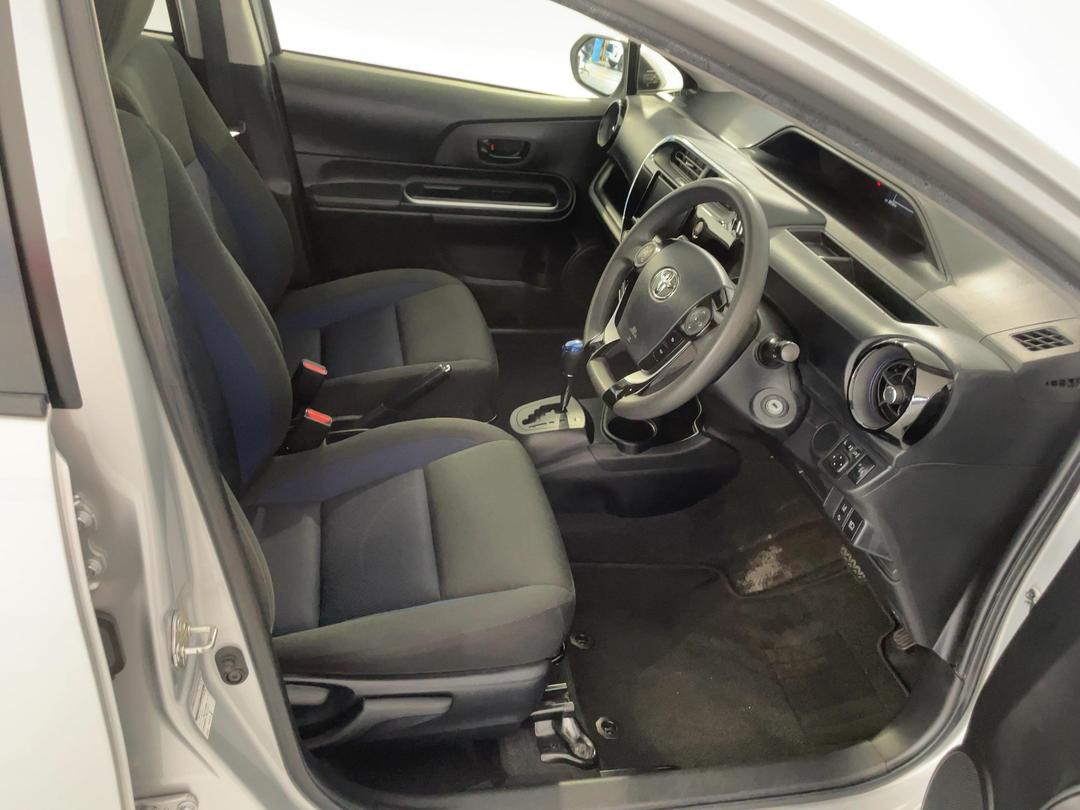 Photo '16' of Toyota Aqua