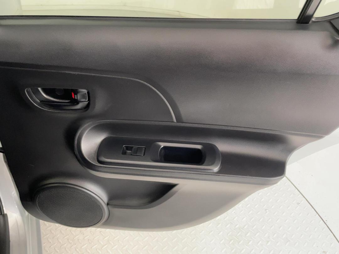 Photo '19' of Toyota Aqua