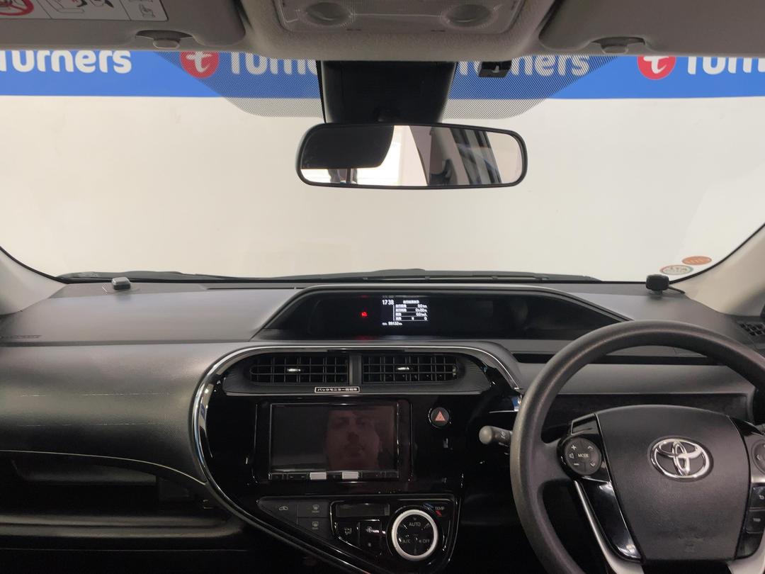 Photo '17' of Toyota Aqua