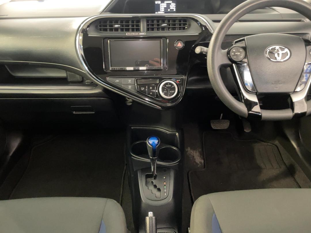 Photo '18' of Toyota Aqua