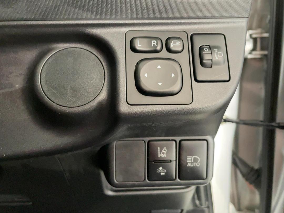 Photo '24' of Toyota Aqua
