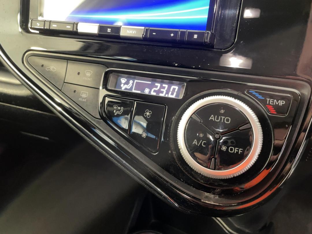 Photo '30' of Toyota Aqua