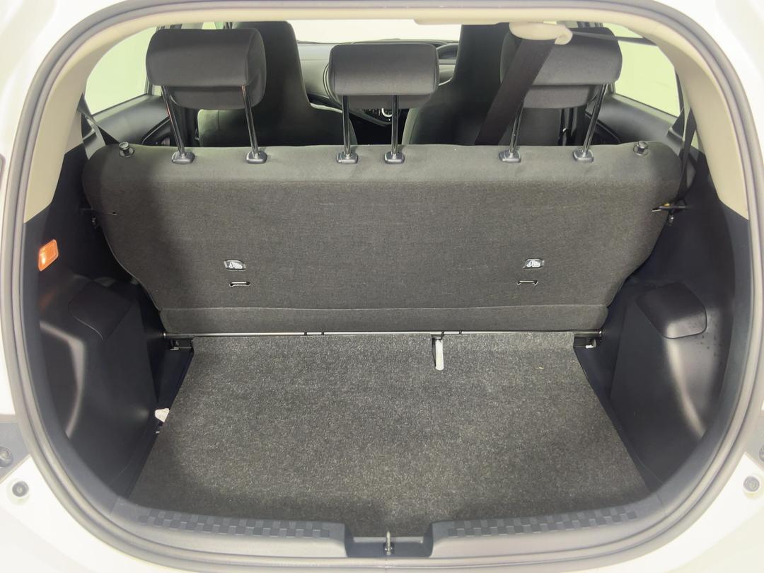 Photo '14' of Toyota Aqua
