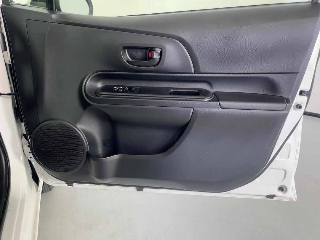 Photo '15' of Toyota Aqua