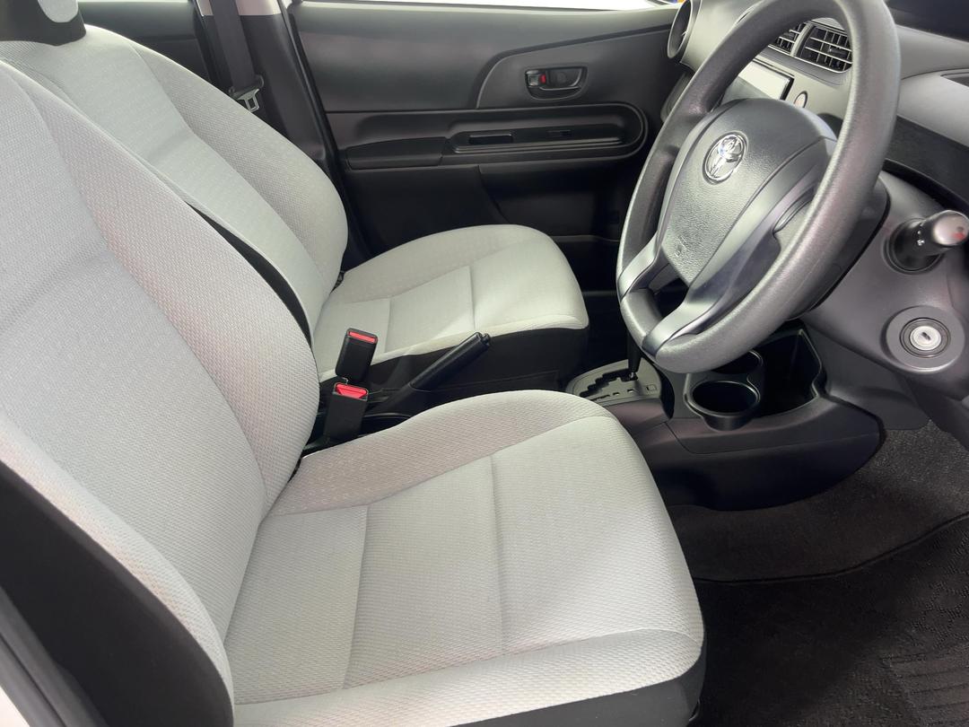Photo '16' of Toyota Aqua
