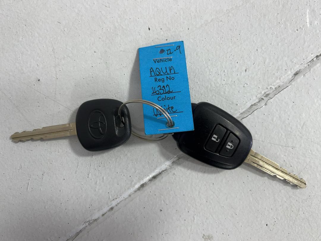 Photo '22' of Toyota Aqua