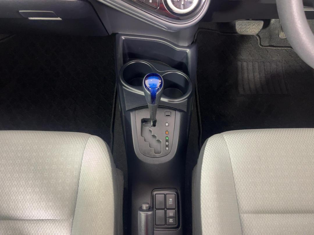Photo '18' of Toyota Aqua