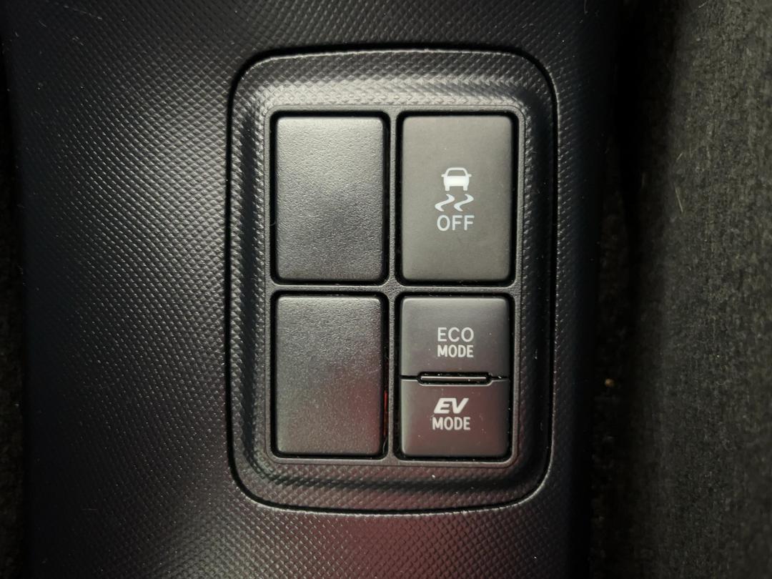 Photo '23' of Toyota Aqua