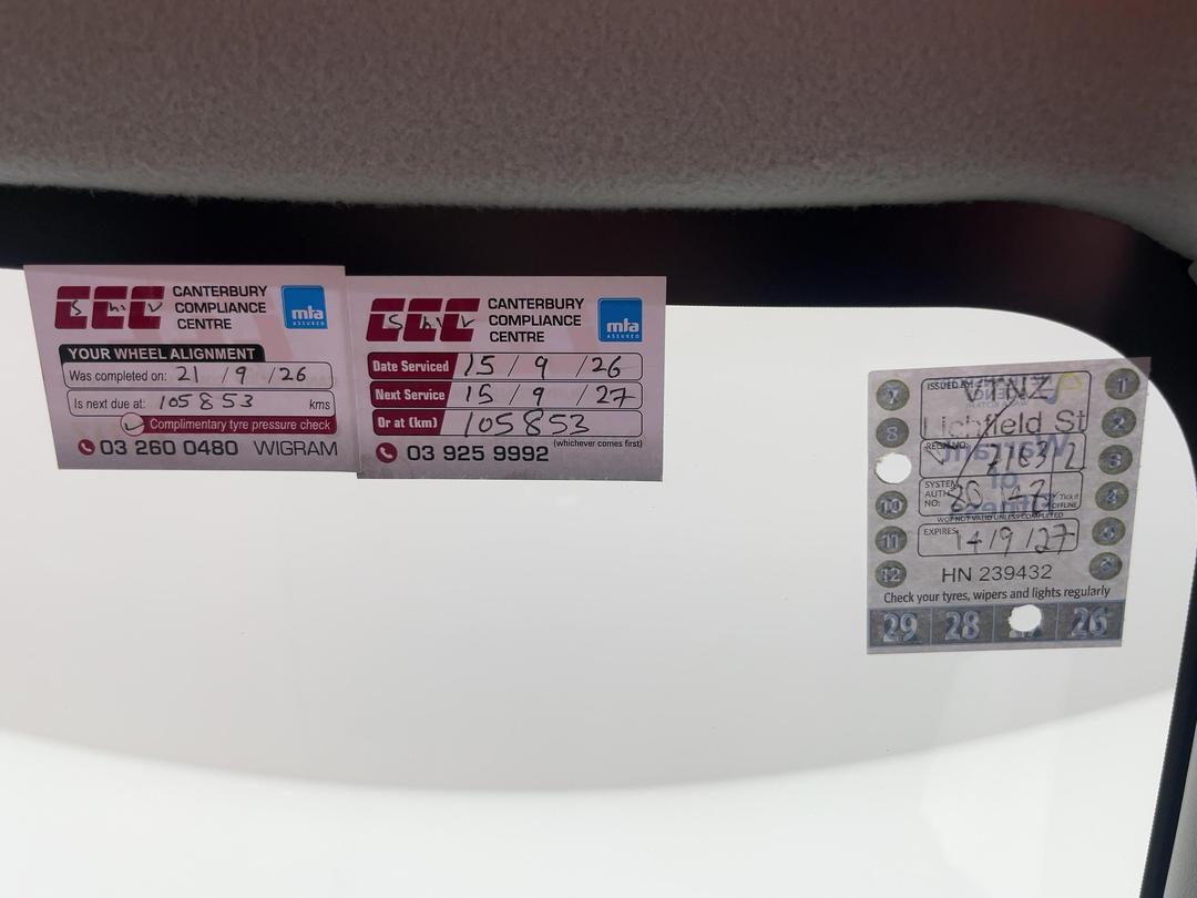 Photo '24' of Toyota Aqua
