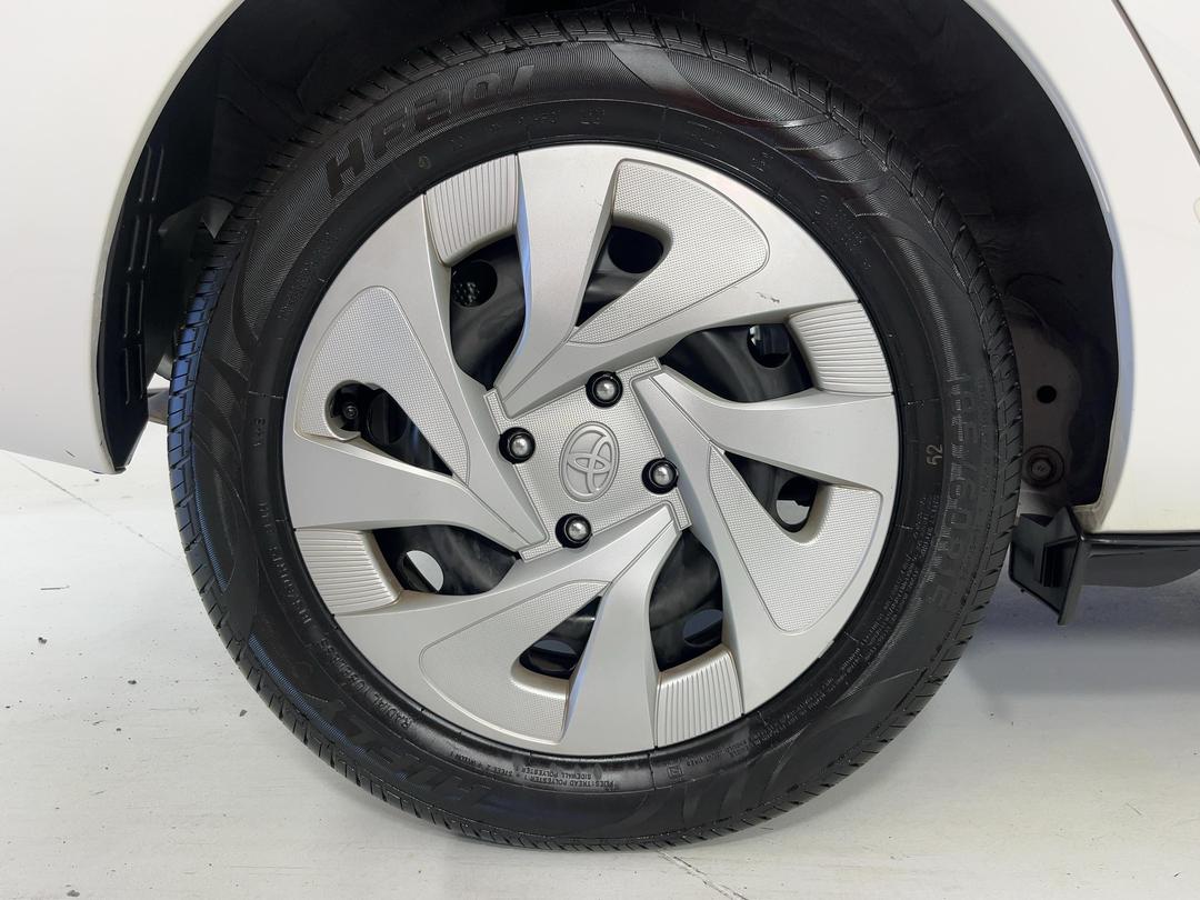 Photo '12' of Toyota Aqua