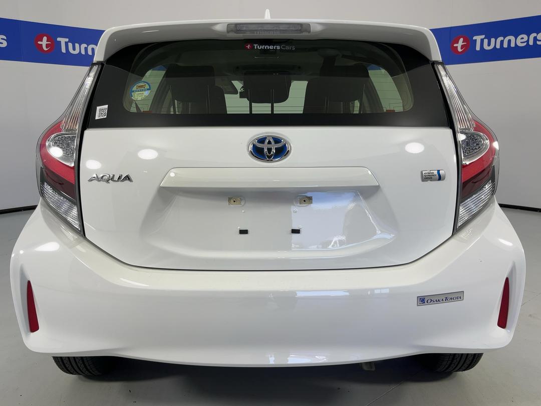 Photo '6' of Toyota Aqua