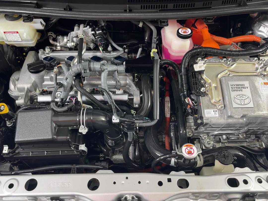 Photo '13' of Toyota Aqua
