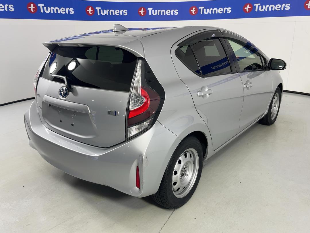 Photo '7' of Toyota Aqua