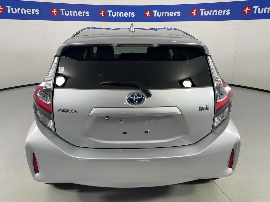 Photo '6' of Toyota Aqua