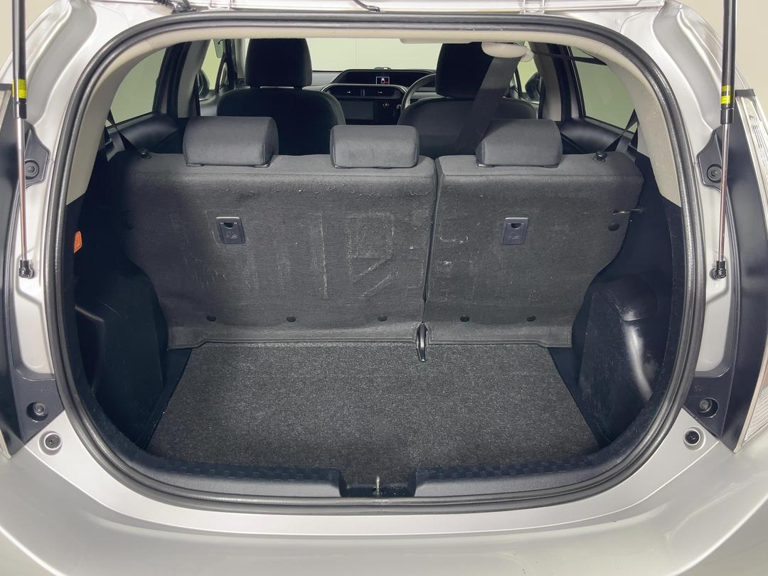 Photo '14' of Toyota Aqua