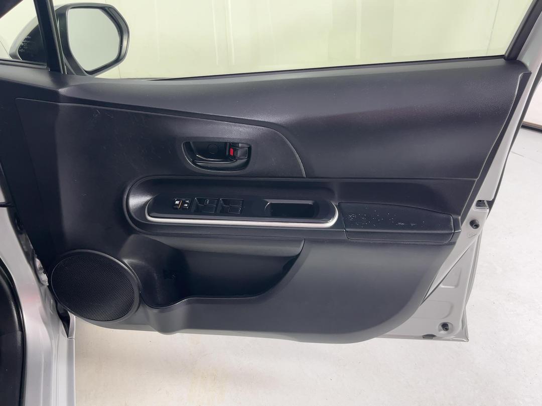 Photo '15' of Toyota Aqua