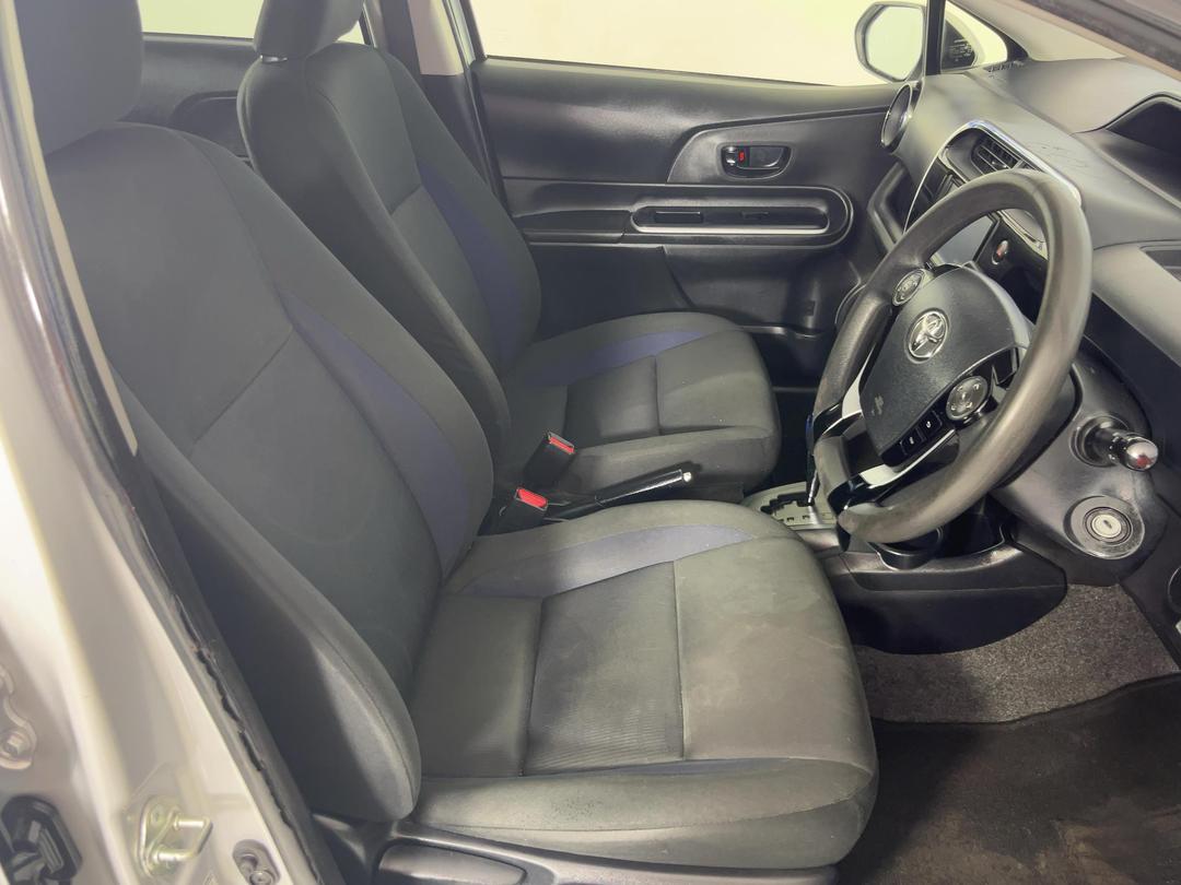 Photo '16' of Toyota Aqua