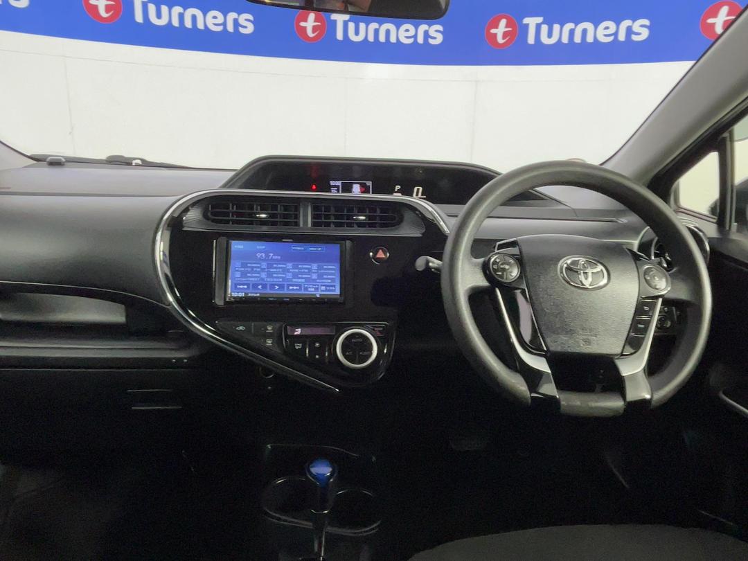 Photo '17' of Toyota Aqua
