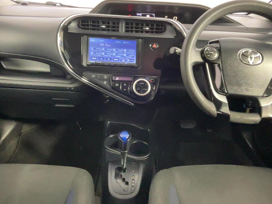 Photo '18' of Toyota Aqua