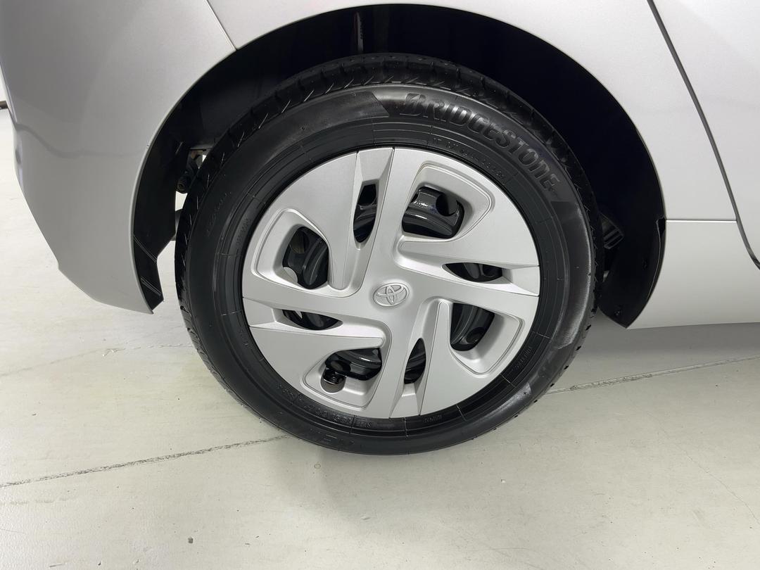 Photo '12' of Toyota Aqua