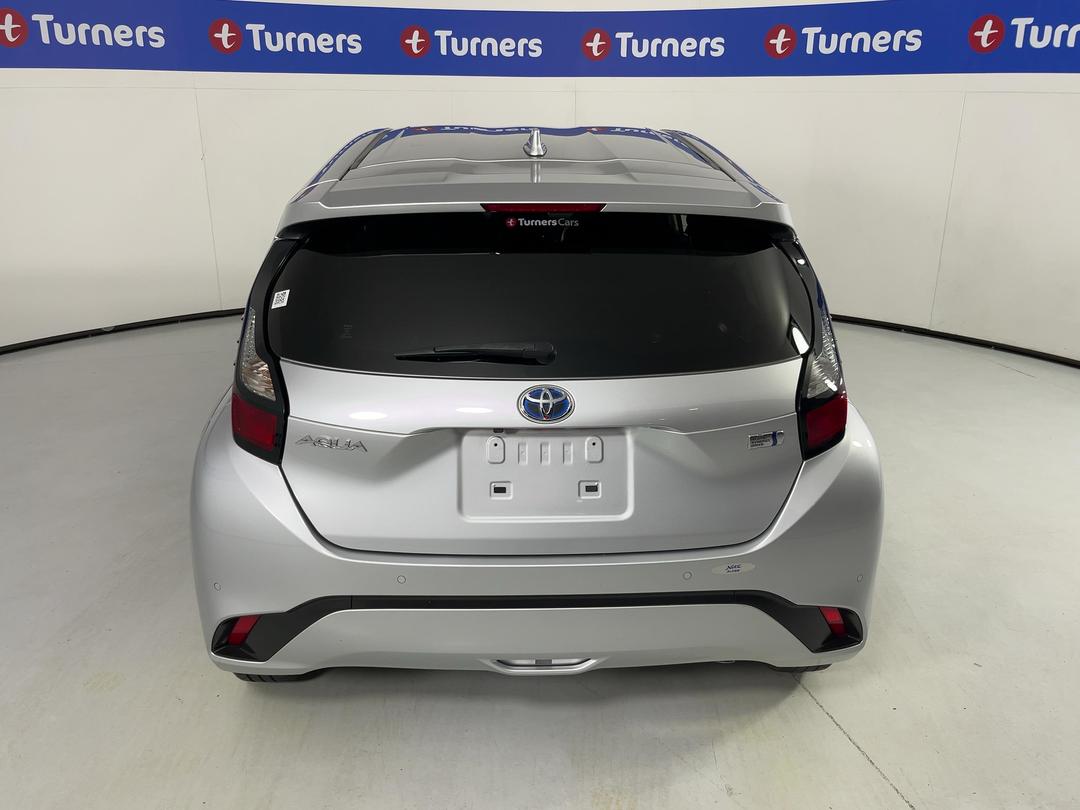 Photo '6' of Toyota Aqua