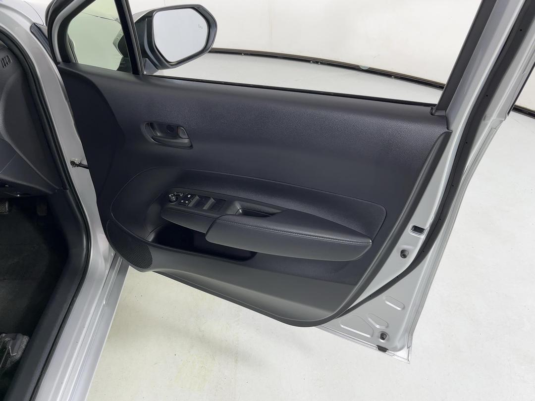 Photo '15' of Toyota Aqua