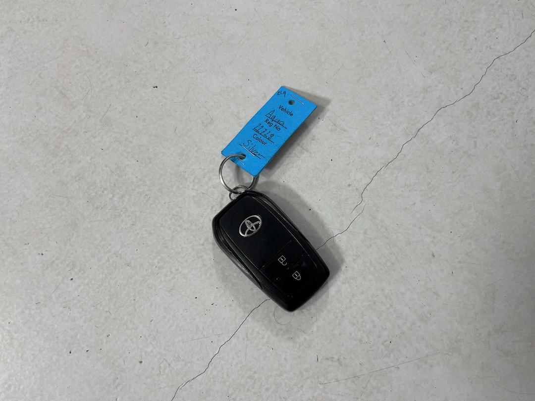 Photo '22' of Toyota Aqua