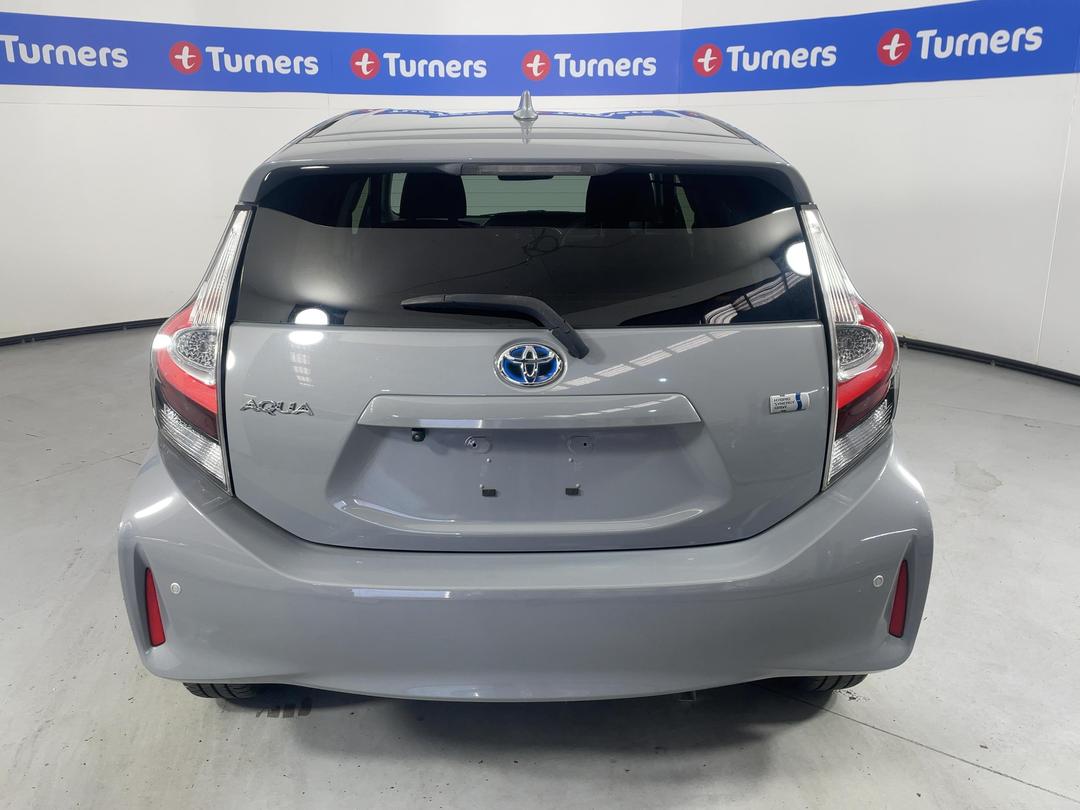 Photo '6' of Toyota Aqua