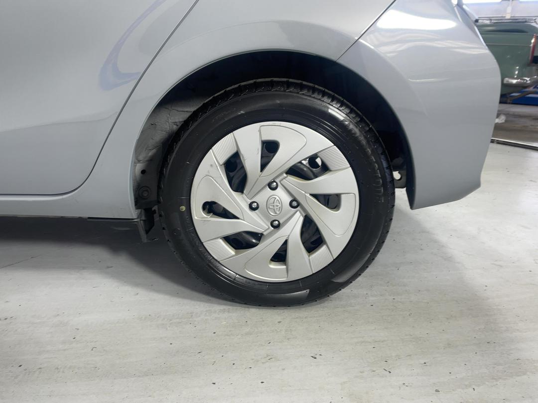 Photo '11' of Toyota Aqua