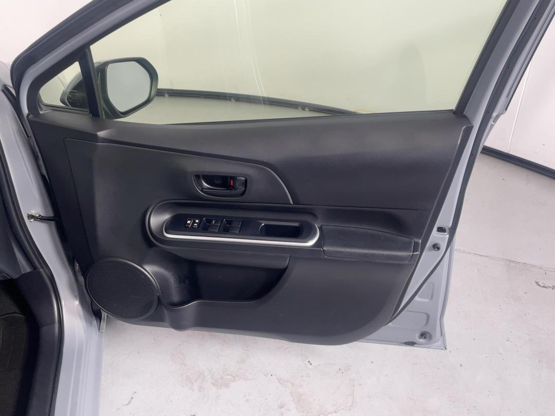 Photo '15' of Toyota Aqua