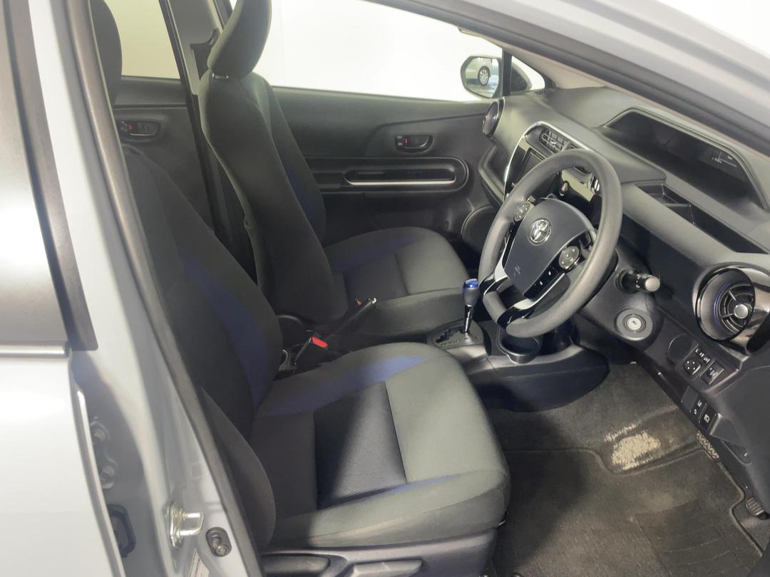 Photo '16' of Toyota Aqua