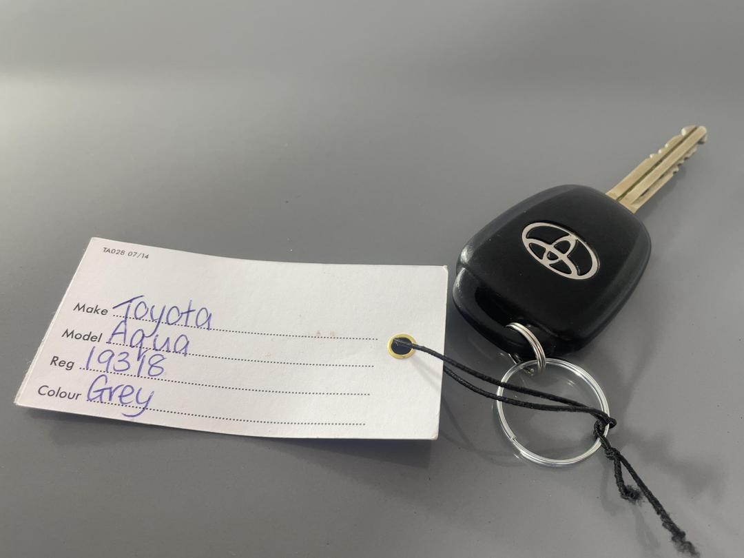 Photo '22' of Toyota Aqua