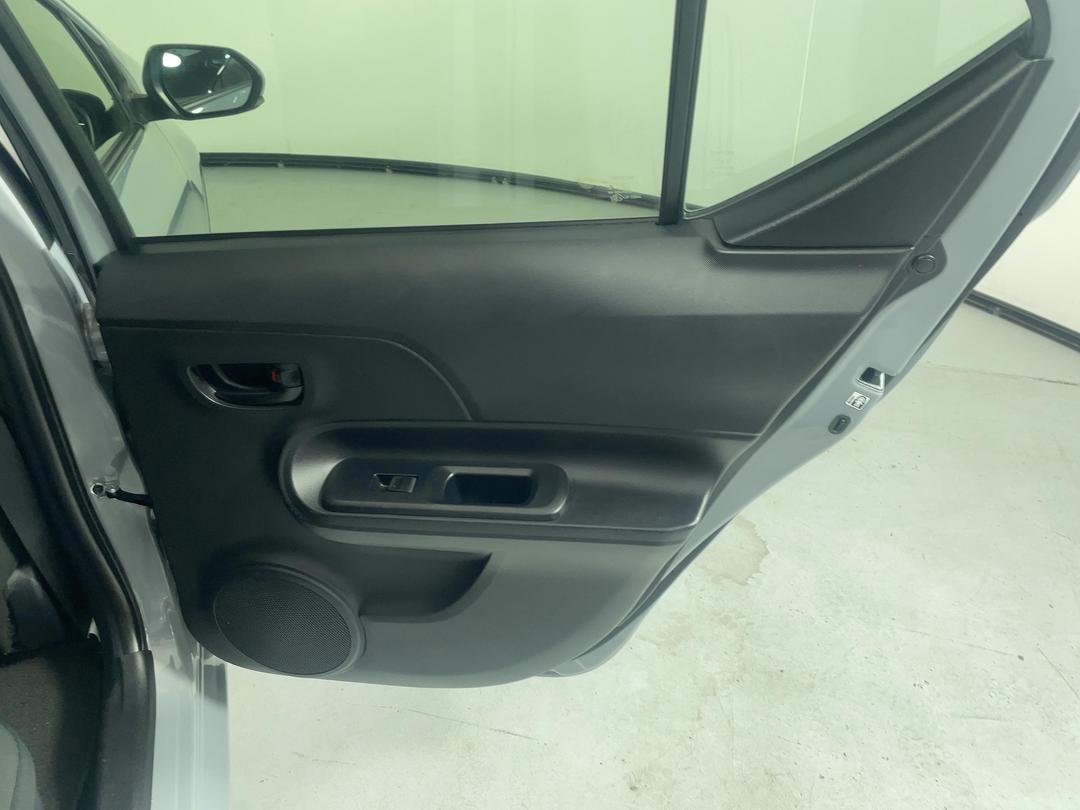 Photo '19' of Toyota Aqua
