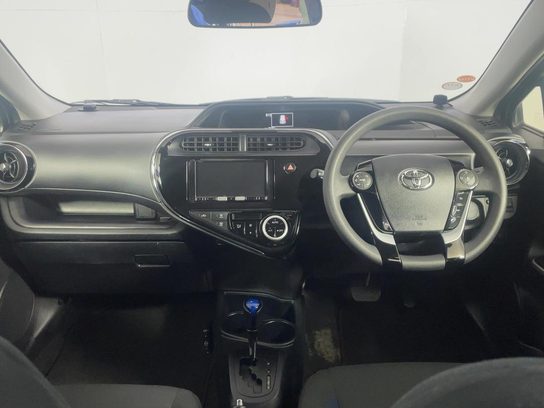Photo '17' of Toyota Aqua