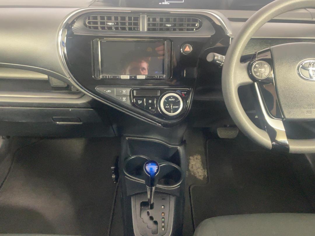 Photo '18' of Toyota Aqua